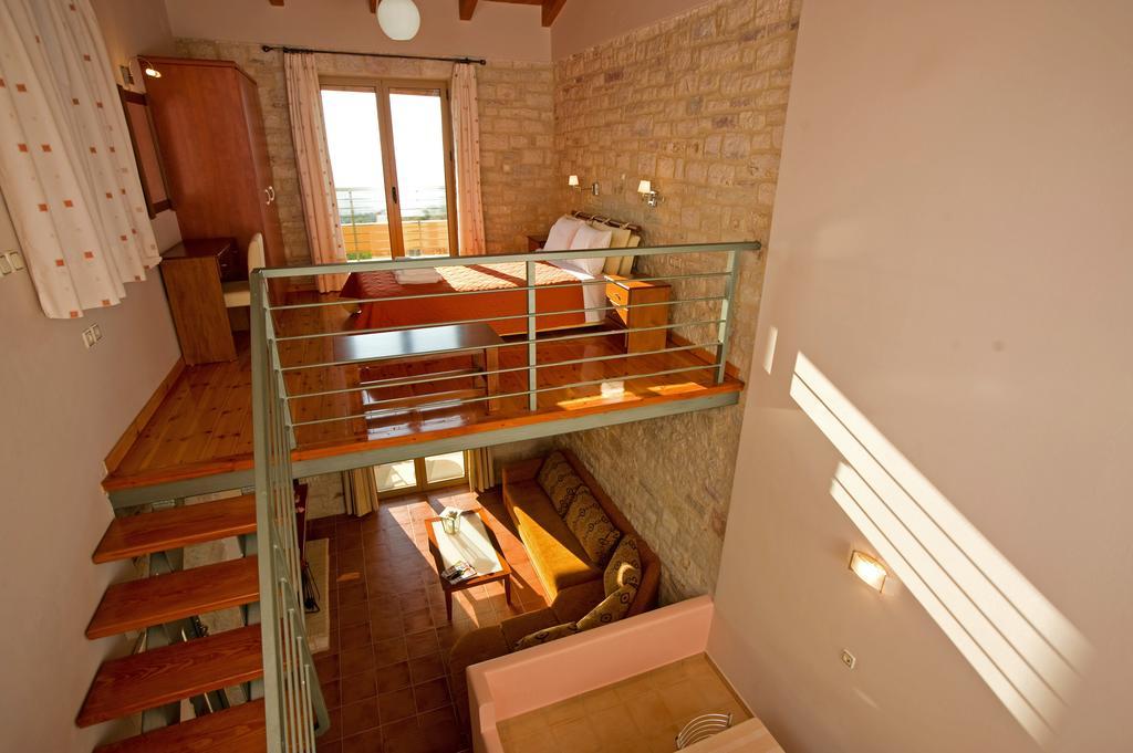 Enastron Villas Kyparissia Room photo