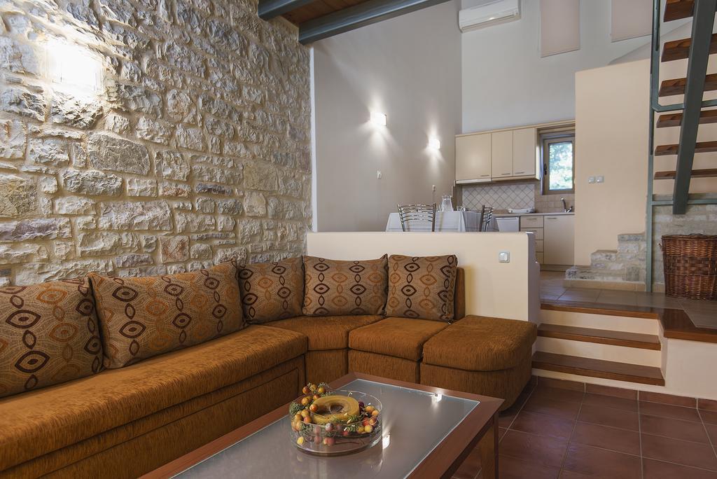 Enastron Villas Kyparissia Exterior photo