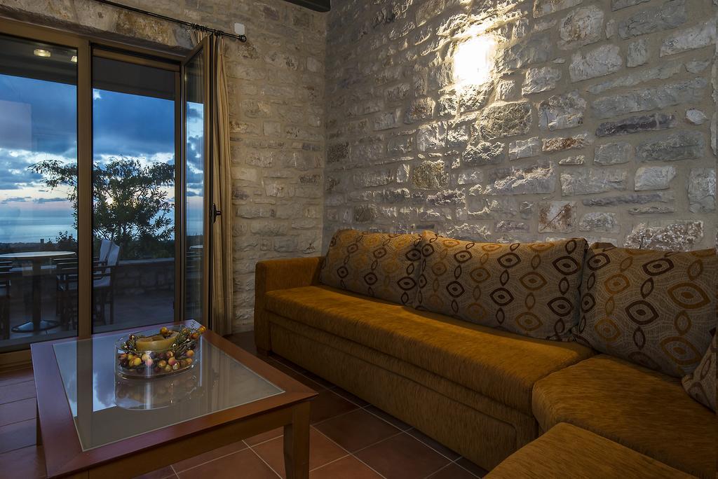 Enastron Villas Kyparissia Exterior photo