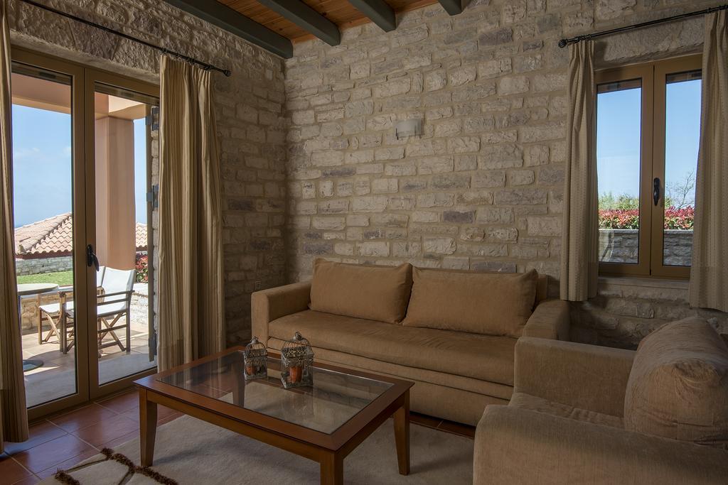 Enastron Villas Kyparissia Exterior photo