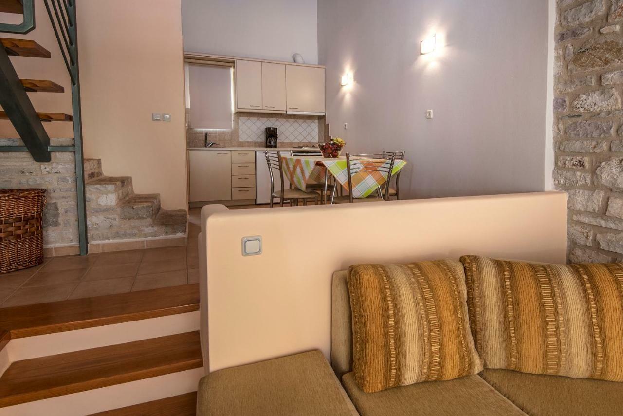 Enastron Villas Kyparissia Exterior photo