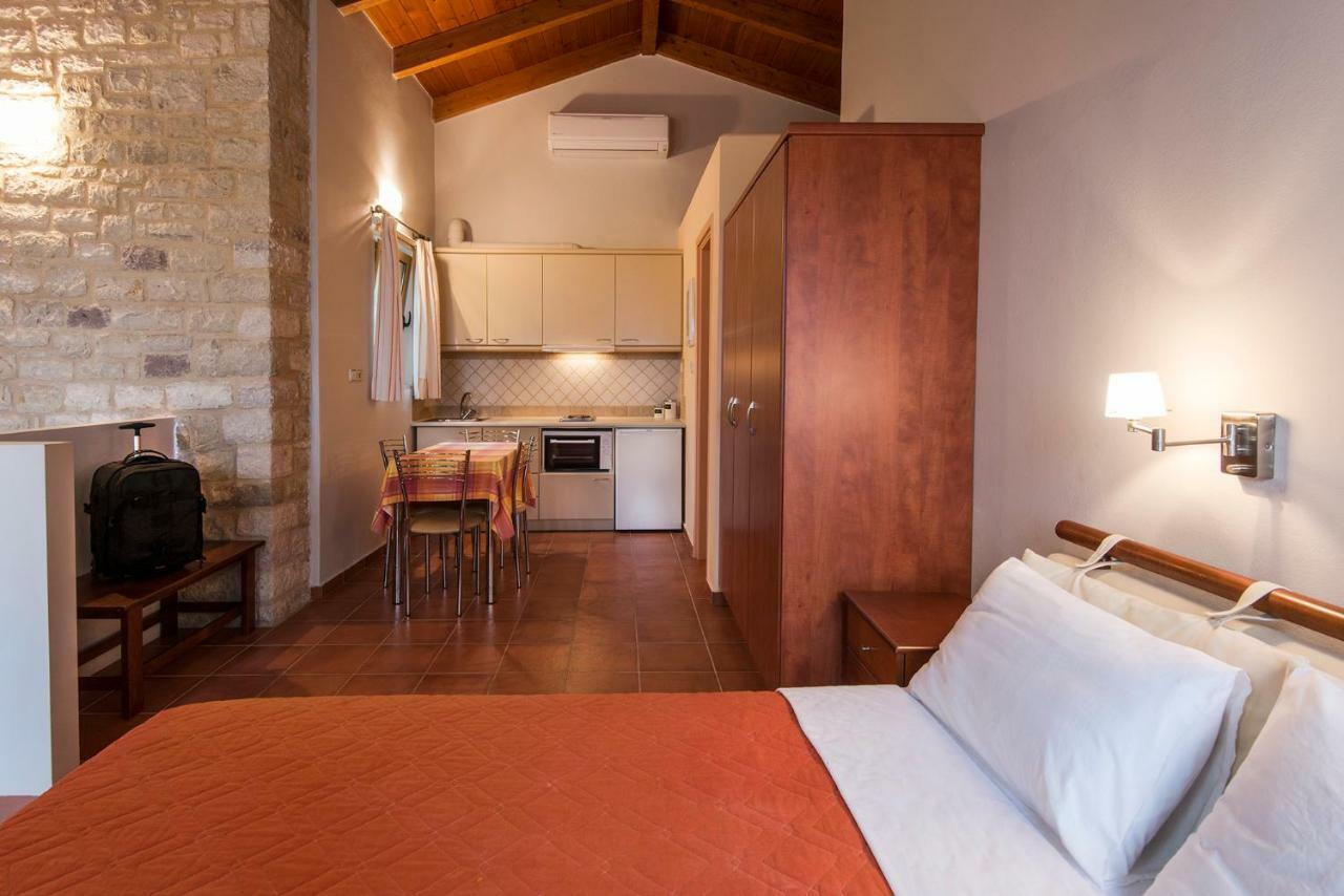 Enastron Villas Kyparissia Exterior photo