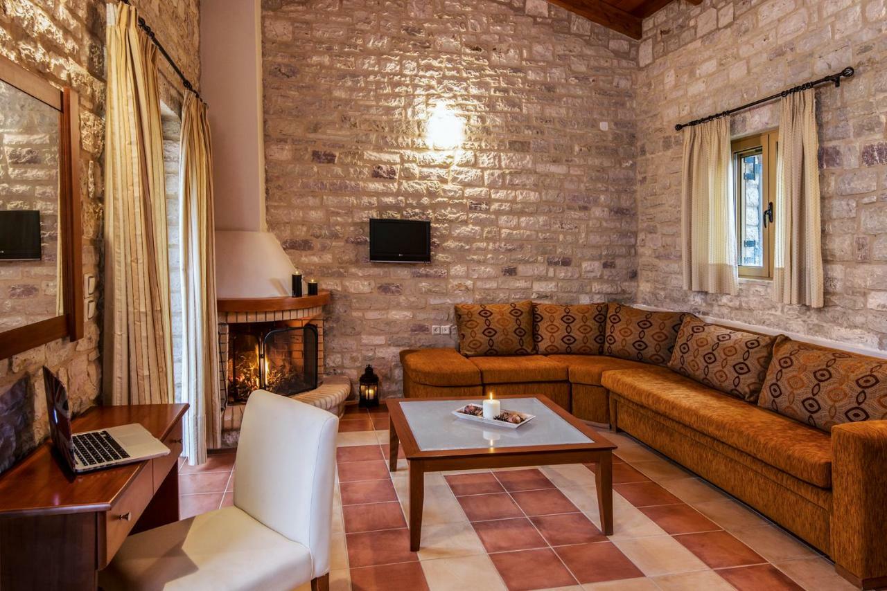 Enastron Villas Kyparissia Exterior photo