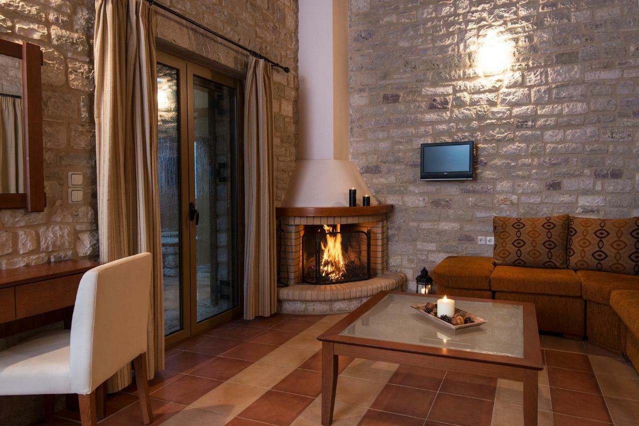 Enastron Villas Kyparissia Exterior photo