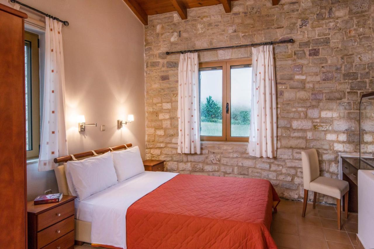Enastron Villas Kyparissia Exterior photo