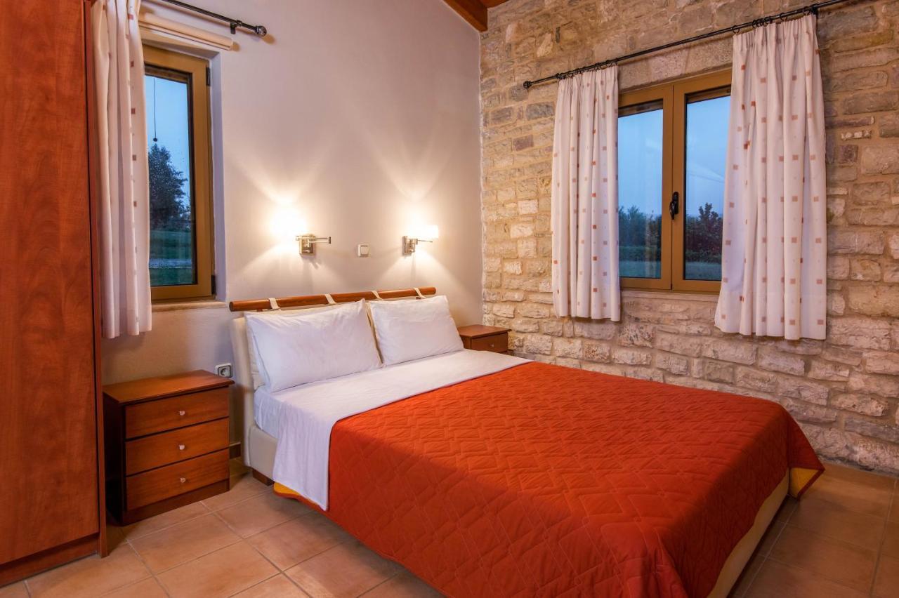 Enastron Villas Kyparissia Exterior photo